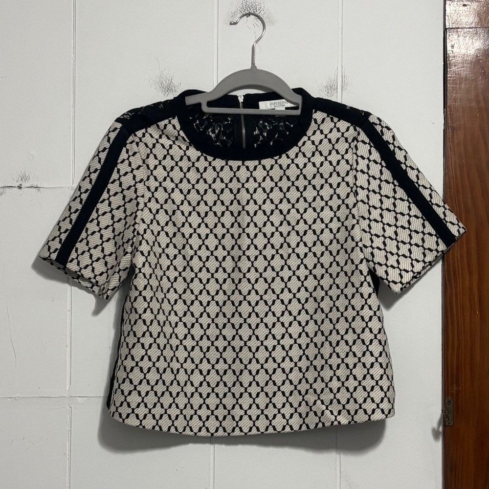 Piperlime Collection Black White Geometric Lace Trim Short Sleeve Top‎ XS
